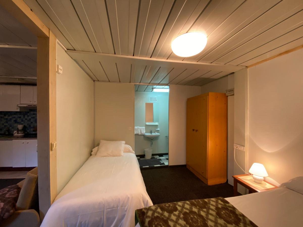 Pension Compostela Inn Cacheiras Екстериор снимка
