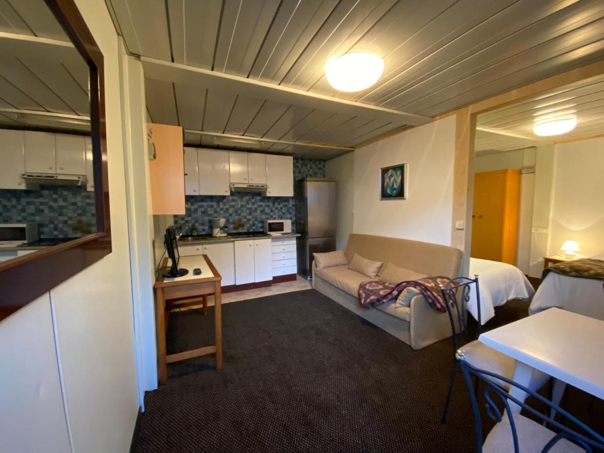 Pension Compostela Inn Cacheiras Екстериор снимка