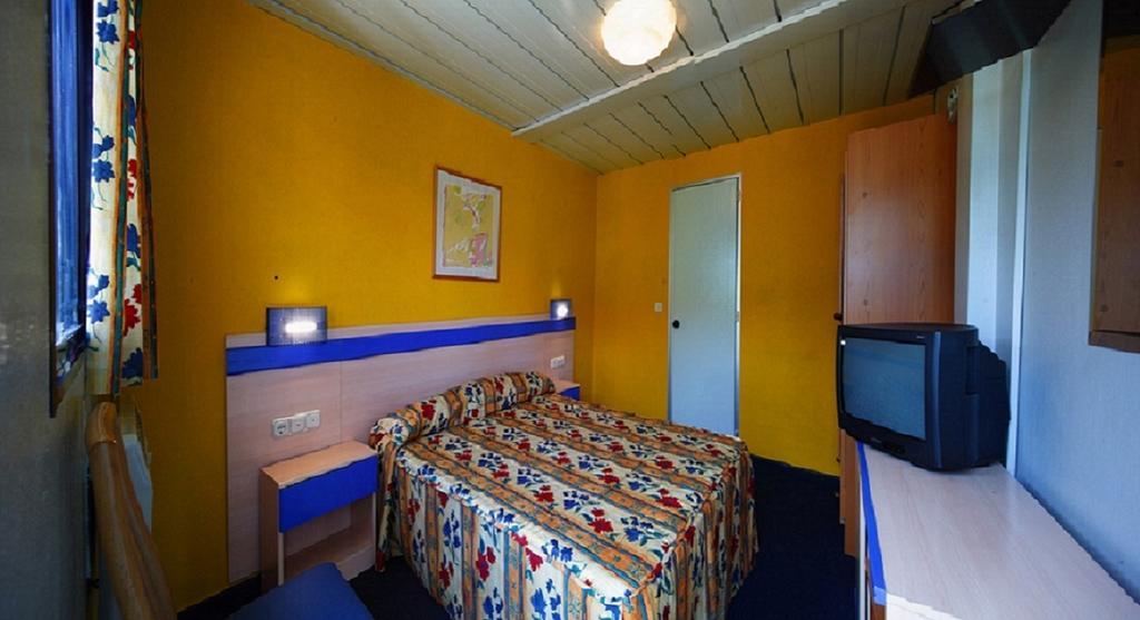 Pension Compostela Inn Cacheiras Екстериор снимка